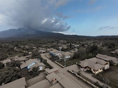 Indonesia ra cảnh báo cao nhất đối với hàng không do núi lửa phun trào