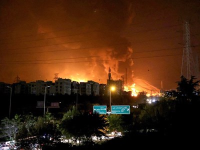 Bloomberg: Mỹ đang chuẩn bị tấn công Iran trong vài ngày tới