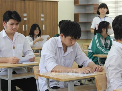 Duy trì dạy học miễn phí cho học sinh lớp 12 đến sát ngày thi tốt nghiệp THPT 2025