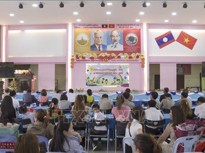 Phát huy tiếng Việt và thắt chặt tình hữu nghị Việt - Lào