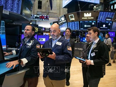 Fed duy trì thế phòng thủ, địa chính trị hạ nhiệt: Động lực kép cho chứng khoán Mỹ