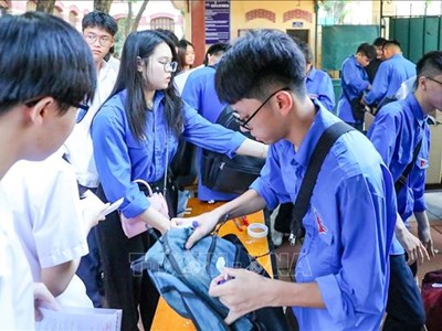 Tiếp sức mùa thi 2025: Áo xanh chở ước mơ hồng