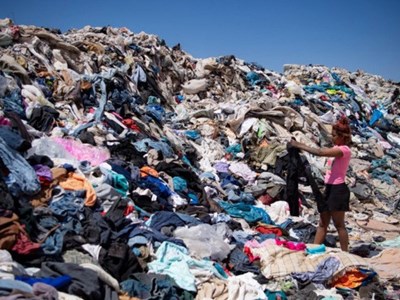 Chile quyết tâm xử lý bãi rác quần áo lớn nhất thế giới