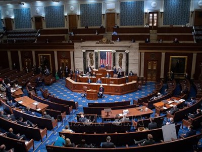 Pháp tiếp tục cắt giảm chi tiêu để kiểm soát thâm hụt ngân sách