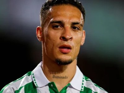 Tương lai Antony tại Betis bế tắc vì tiền