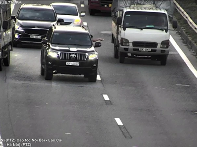 Khởi tố vụ xe ô tô chèn ép nhau trên cao tốc