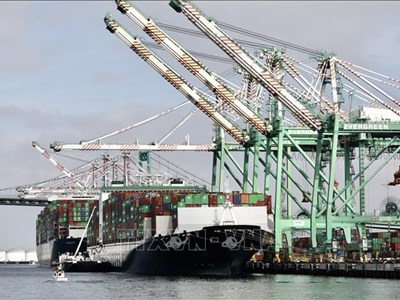 Thâm hụt thương mại của Mỹ tăng mạnh do xuất khẩu giảm