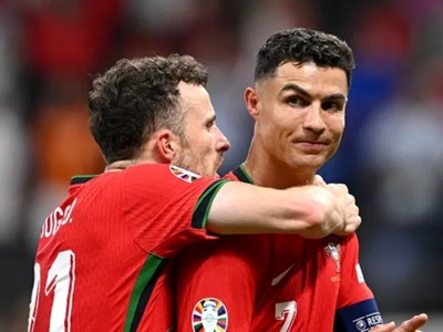 Ronaldo nghẹn ngào tiễn biệt Diogo Jota