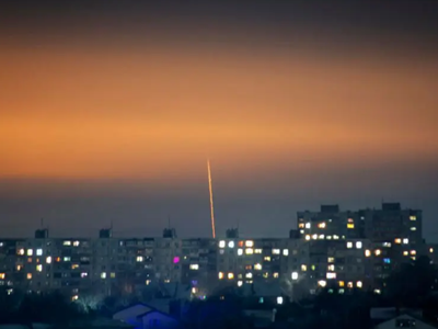 Nga phóng tên lửa và UAV hàng loạt vào các thành phố xa tiền tuyến ở Ukraine