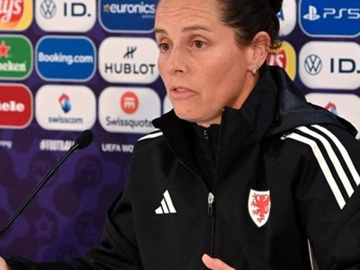 Đội tuyển Xứ Wales gặp tai nạn xe buýt trước trận đấu với Pháp