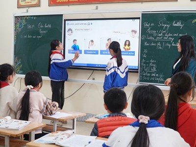 Gỡ khó dạy học tiếng Anh tăng cường theo Luật đấu thầu mới