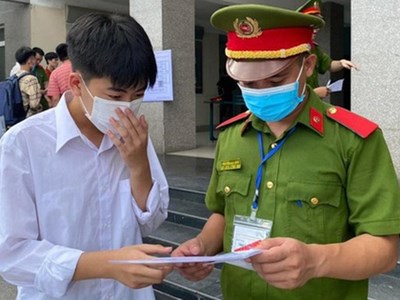 Có được đăng ký học trường công an và trường ngoài ngành cùng lúc không?