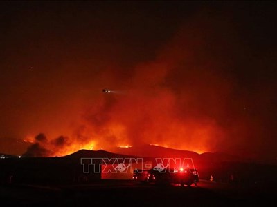 Cháy rừng tại 2 công viên quốc gia Mỹ khiến nhiều người phải sơ tán