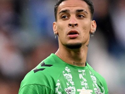 Como bất ngờ nhập cuộc đua giành Antony với Real Betis