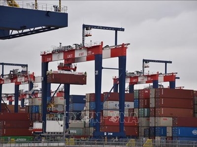 EU cam kết đối thoại với Mỹ về thuế quan