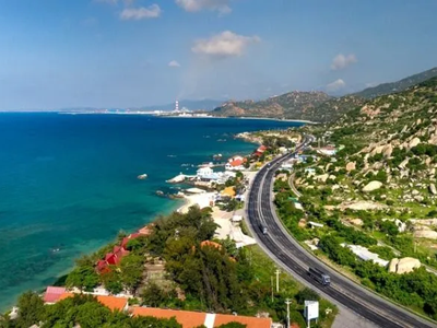 Đẩy nhanh tiến độ đầu tư xây dựng hệ thống đường bộ ven biển