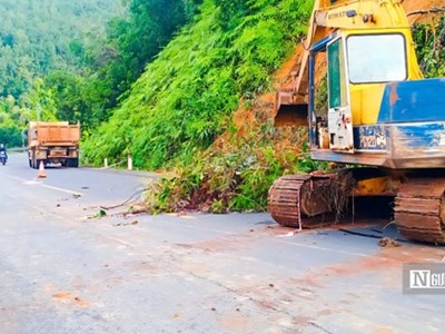 Khẩn trương khắc phục sạt lở tại tuyến đường huyết mạch nối Đồng Nai - Lâm Đồng