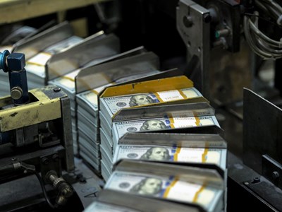 Đồng USD giảm mạnh nhất trong hơn nửa thế kỷ: Mỹ mất dần đặc quyền tiền tệ?