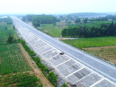 Dồn nhân lực, vật lực đẩy nhanh tiến độ dự án đường ven biển hơn 4.600 tỷ đồng
