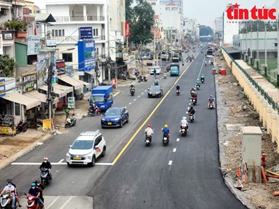 TP.HCM: Cảnh báo tai nạn liên hoàn do không giữ khoảng cách giữa các xe