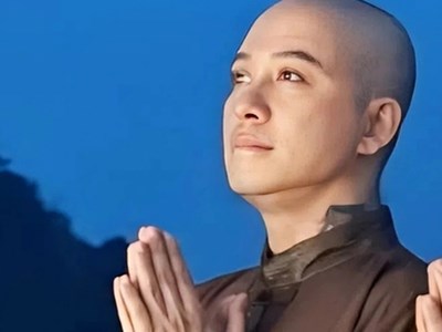 Ca sĩ Tuấn Hưng xuống tóc vì lí do gây xúc động