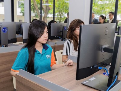 Đại học Kinh tế TP.HCM công bố điểm sàn xét tuyển