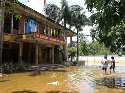 Các trường học vùng ngập úng của Hà Nội ứng phó với bão số 3