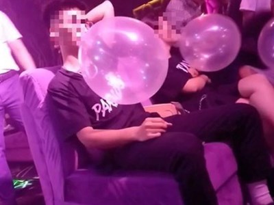 Hít hơn 50 quả bóng cười, thanh niên 20 tuổi cầu cứu bác sĩ