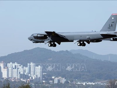 Máy bay chở khách Mỹ suýt va chạm với máy bay ném bom chiến lược B-52