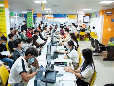 Nhiều trường đại học giảm mạnh điểm sàn xét tuyển