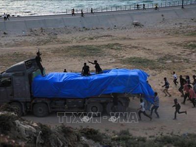 Xung đột Hamas-Israel: Các đoàn xe viện trợ bắt đầu di chuyển vào Gaza