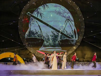 Người mẹ - Biểu tượng bất tử của tình yêu thương và sự hy sinh