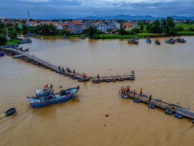 Làng biển... chạy bão