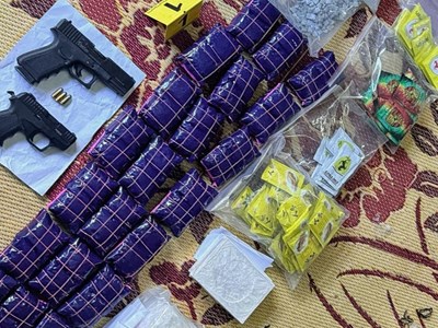  Bắt đối tượng tàng trữ ma tuý và vũ khí nóng