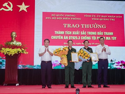 Khen thưởng sau chiến công triệt phá đường dây vận chuyển 500kg ma túy