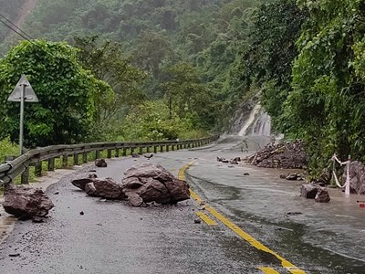 Quảng Trị: Nước lũ dâng nhanh, di dời khẩn 10 hộ dân