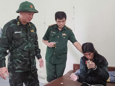 Kịp thời cứu giúp phụ nữ bị lạc trong rừng giữa mưa lũ