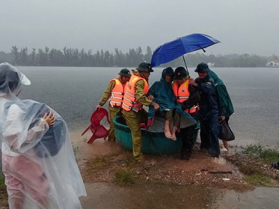 Quảng Trị: Chính quyền phải đồng hành cùng dân chống lũ