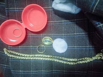 Trả lại vàng để quên trong áo cứu trợ bà con vùng lũ