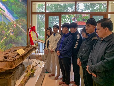 Hành trình tri ân của học sinh dân tộc nội trú Quảng Trị