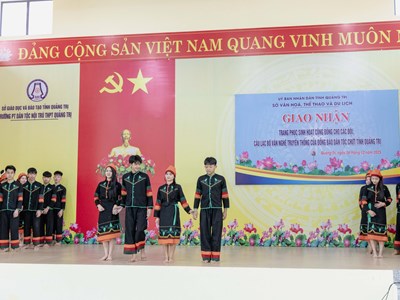 Trao áo cộng đồng – Gìn giữ văn hóa người Chứt