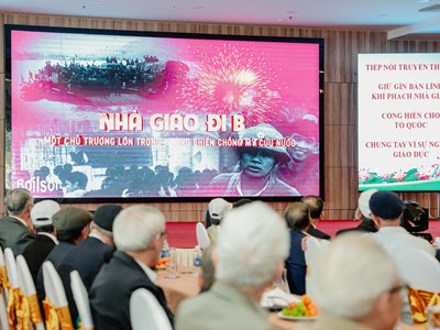 Tri ân thế hệ gieo chữ giữa chiến trường