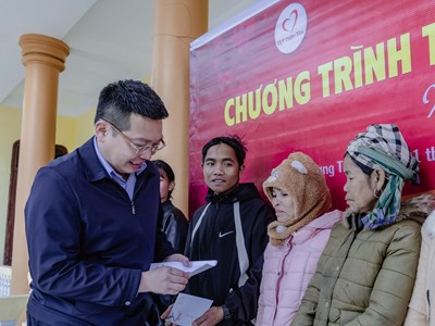 Báo Văn hóa trao Tết ấm cho đồng bào Ma Coong