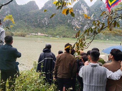 Lật thuyền trên sông Gianh, nhiều người mất tích