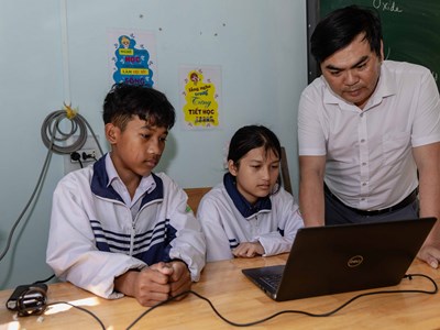 Kỳ tích đáng tự hào của hai học sinh ở bản Đoòng