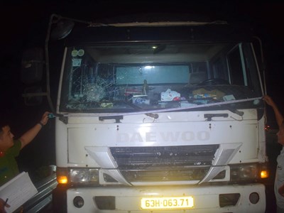 Nhóm trẻ ném đá vào ô tô trên cao tốc để tiêu khiển