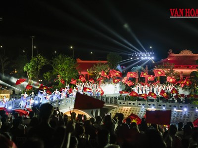 Xúc động với chương trình nghệ thuật “Bản hùng ca trên sông”