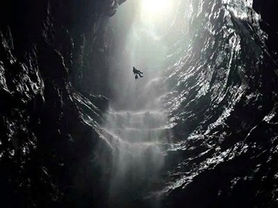 Phong Nha - Kẻ Bàng phát hiện hang động mới sâu 350m chứa thác nước kỳ vĩ