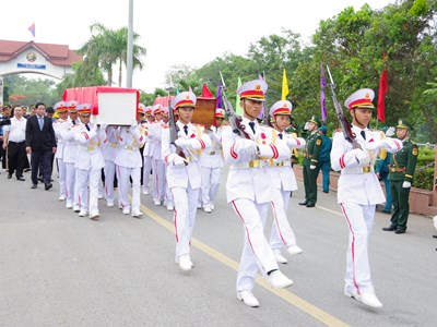 Đón hài cốt quân tình nguyện Việt Nam hi sinh tại Lào