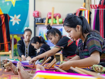 Dệt bản sắc từ mái trường